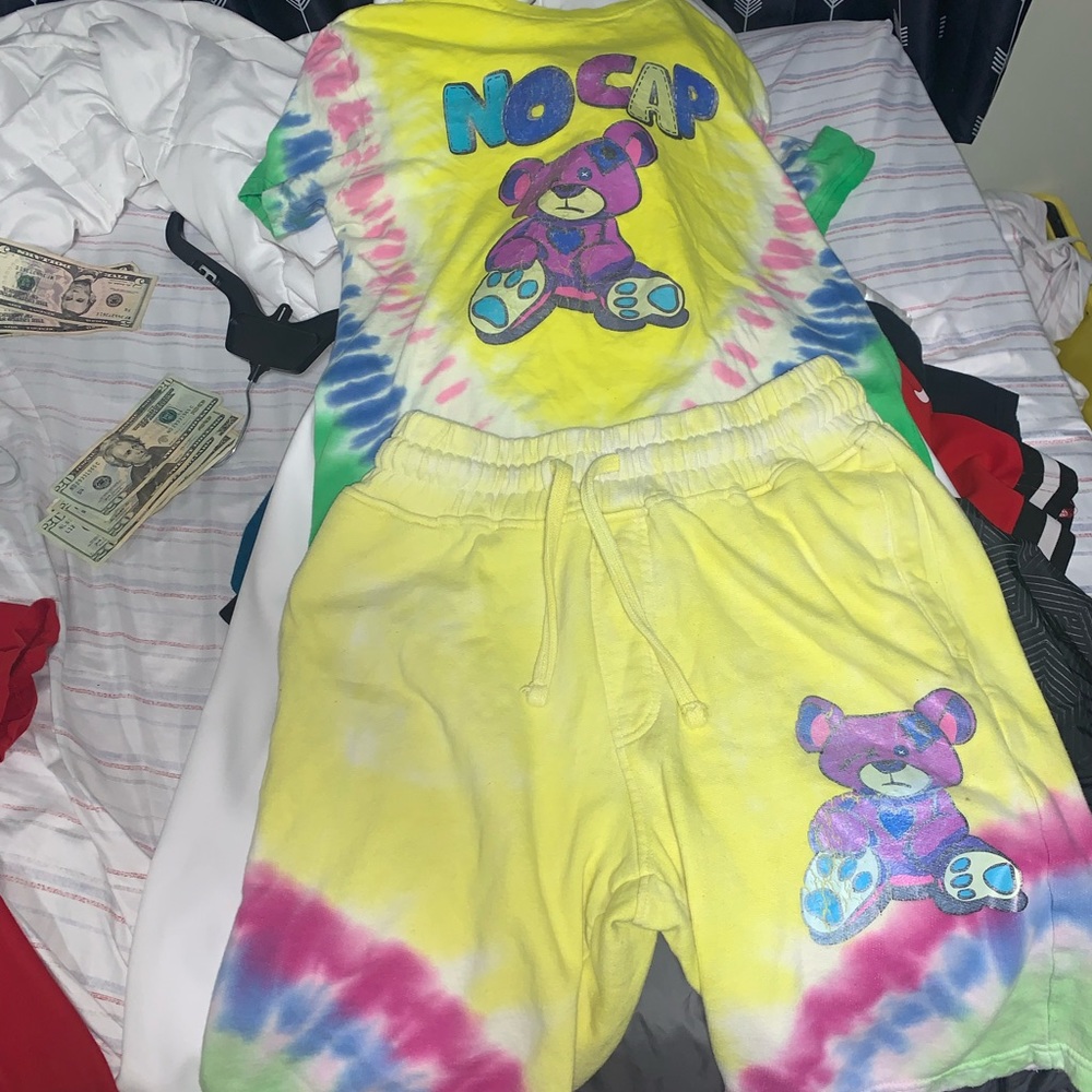 colorful no cap shirt/shorts fit was originally 60$